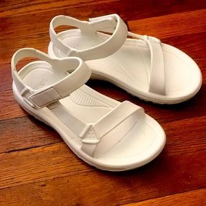 Teva womens hurricane drift size 8 white sandals